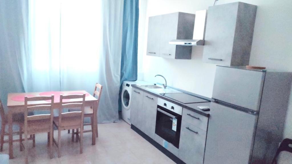 Milan New Apartment Near To De Metro Luaran gambar
